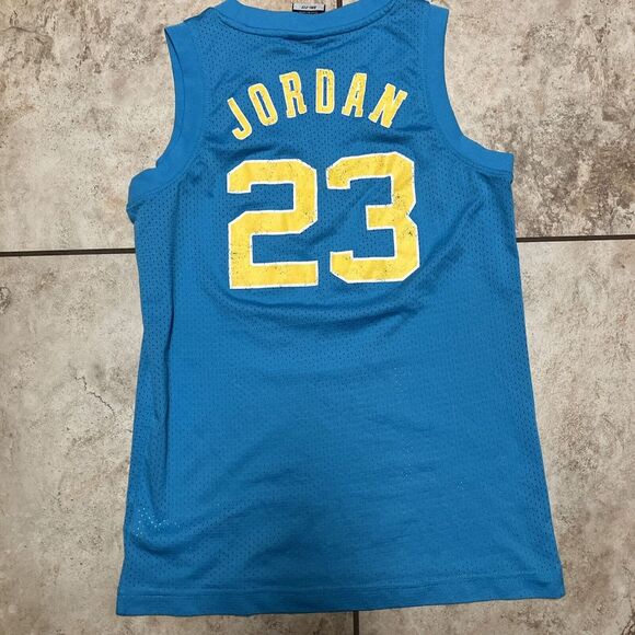 Michael Jordan 23 Jersey Size Youth Medium Rare - Picture 3 of 5